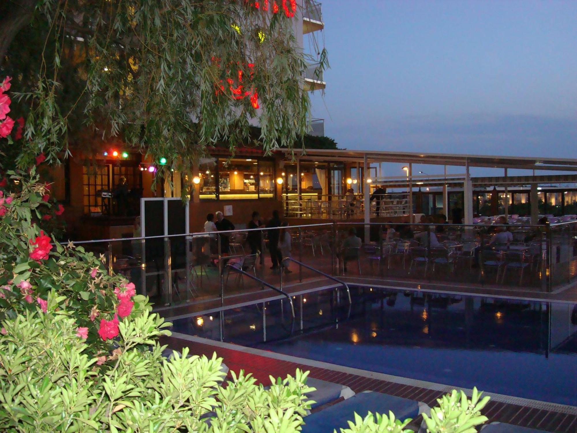 Hotel Univers Roses Exterior foto