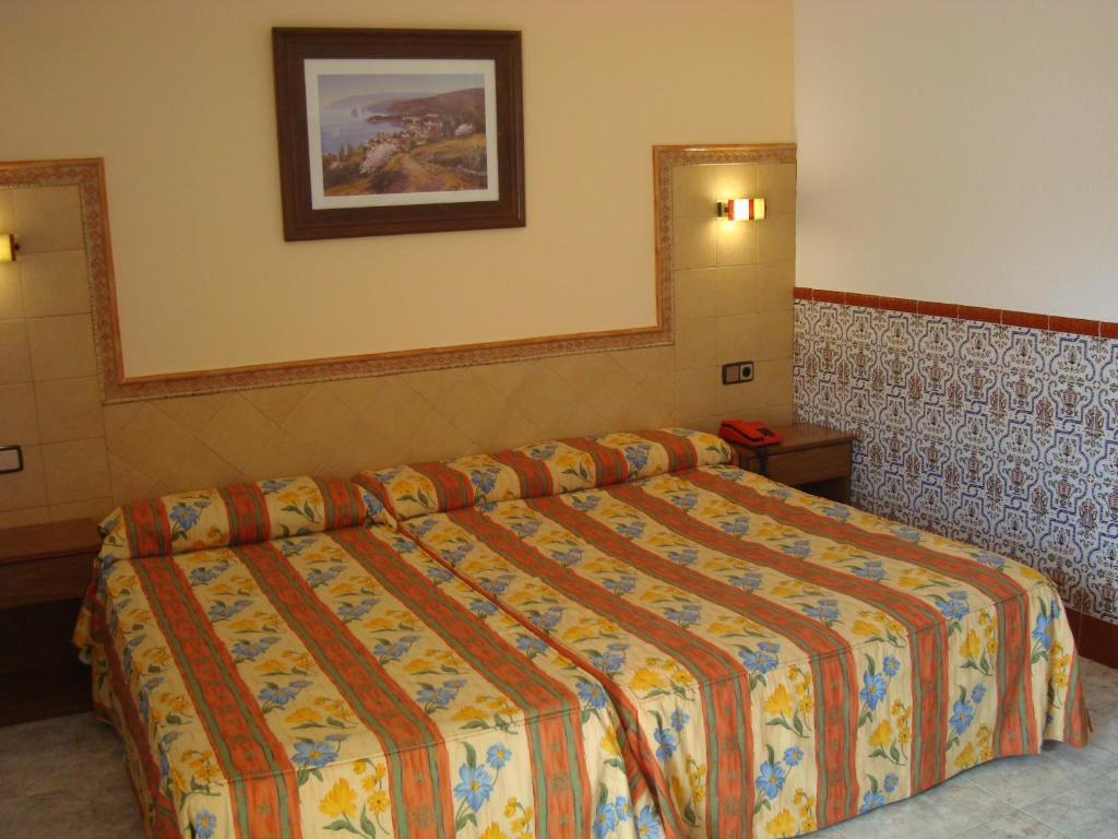 Hotel Univers Roses Quarto foto