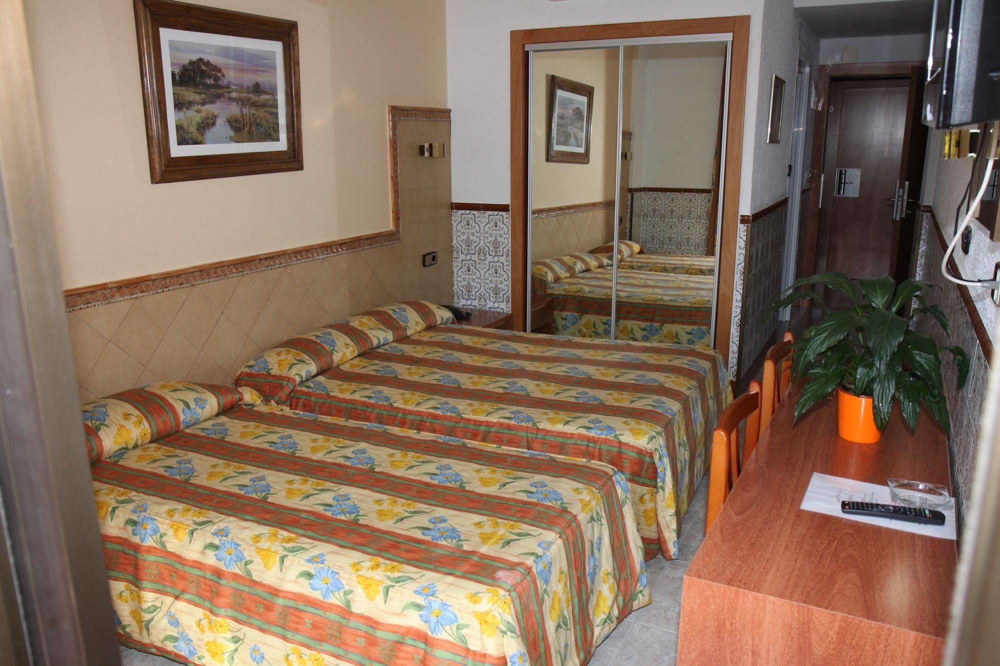 Hotel Univers Roses Exterior foto
